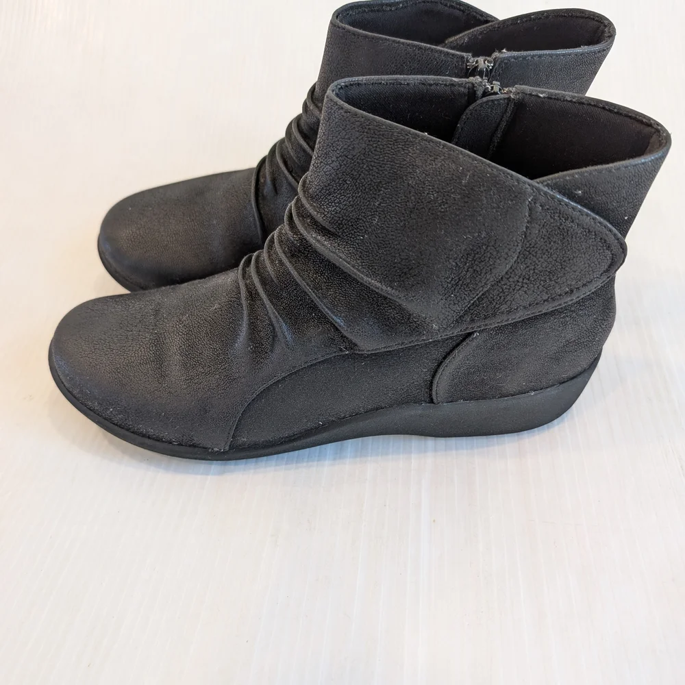 CLARKS Women's Black Ruched Ankle Boots Size 9